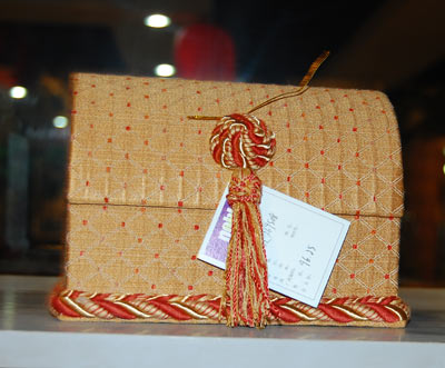 ��������ռ{С����