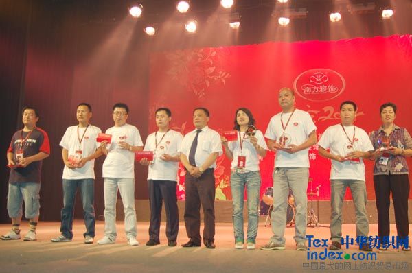 �Ϸ�����ت���(j��ng)�N�̃�(y��u)�㌧(d��o)ُ�T