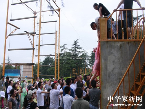 �Pʢ���]�������Ă�(g��)��ֻ�������ĈF(tu��n)�(du��)