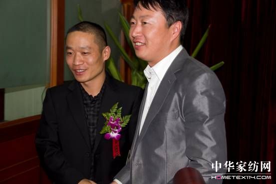 �Ї���(j��ng)����̼�D(zhu��n)���c�ɳ��m(x��)�l(f��)չ���