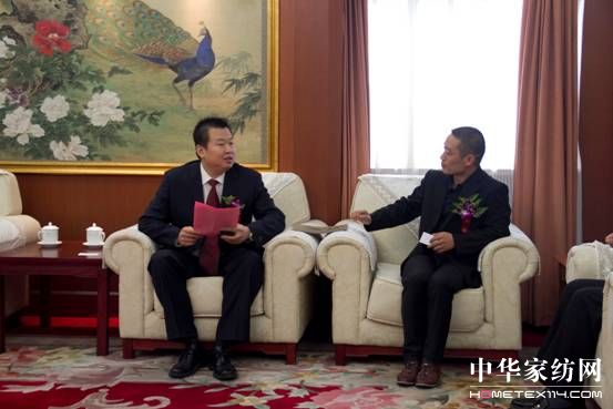 �Ї���(j��ng)����̼�D(zhu��n)���c�ɳ��m(x��)�l(f��)չ���