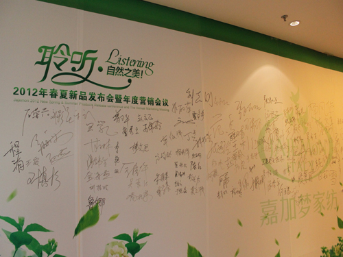 �μӉ�(m��ng)2012������Ʒ�l(f��)����(hu��)�sҫ��