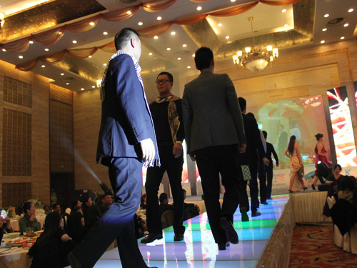 �Pʢ���{(l��n)�{(di��o)paisley��׌��(m��ng)���v�w