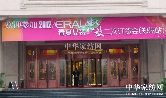 ���R��2012����Ů�b����ӆ؛���A�M�e��