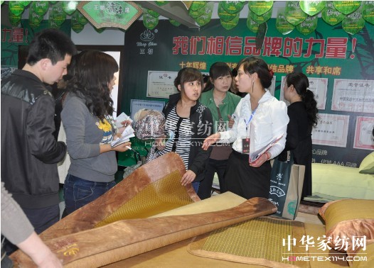 ������ϯ������L(f��ng)��ϯ��Ʒ�l(f��)����(hu��)�A�M(m��n)�Y(ji��)��