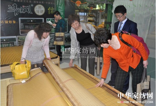 ������ϯ������L(f��ng)��ϯ��Ʒ�l(f��)����(hu��)�A�M(m��n)�Y(ji��)��