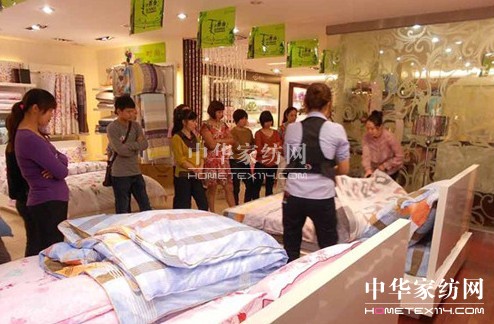 貝多絲開展導(dǎo)購(gòu)員知識(shí)專業(yè)培訓(xùn)