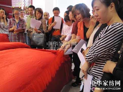 �Ϸ�����e��2013�괺����Ʒ�u(p��ng)����(hu��)