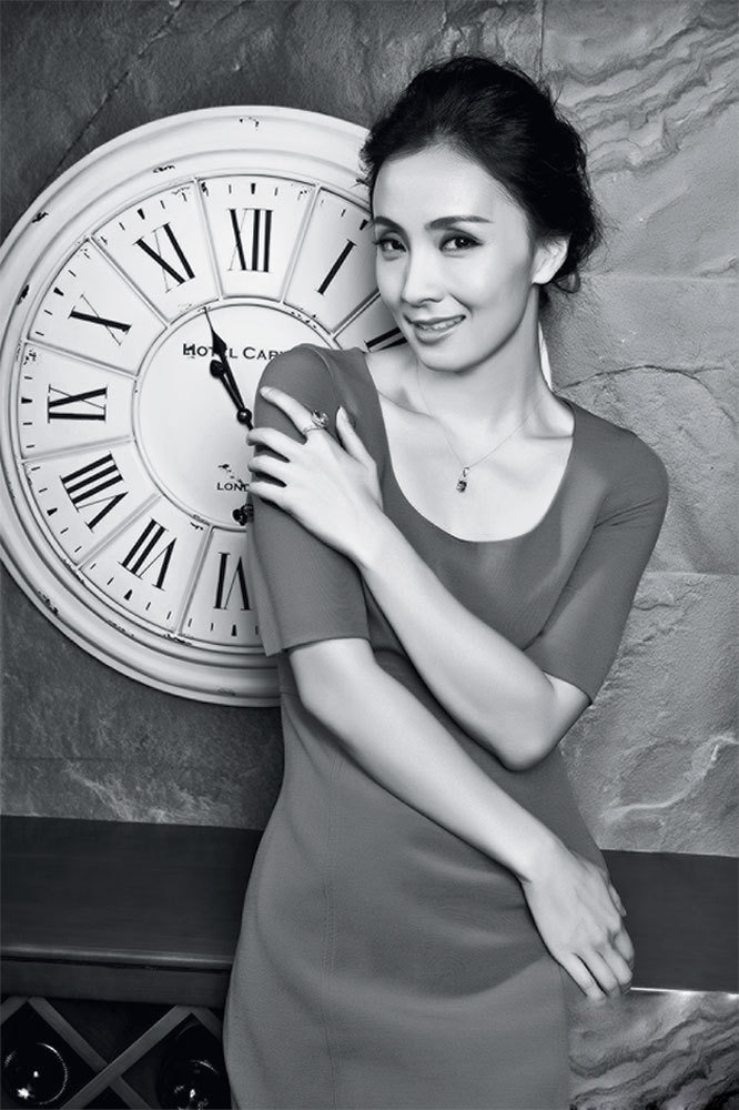 С�պ�y�ݾ����@�Ҹ�СŮ��ζ��