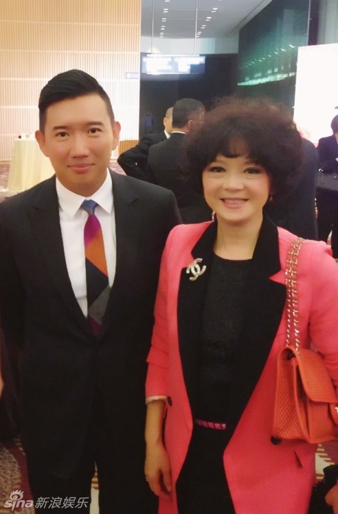 英皇春茗晚宴溫碧霞艷壓全場(chǎng)