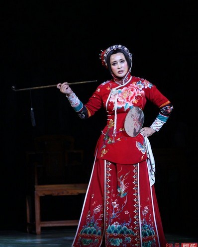 劉曉慶廣東上演《風(fēng)華絕代》