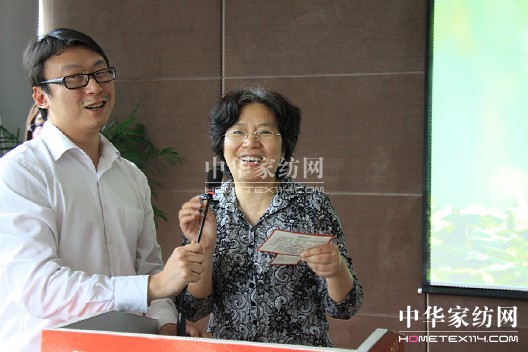 �Ϸ�����ж�32�d�����ػݹ�(ji��)�A�M��Ļ