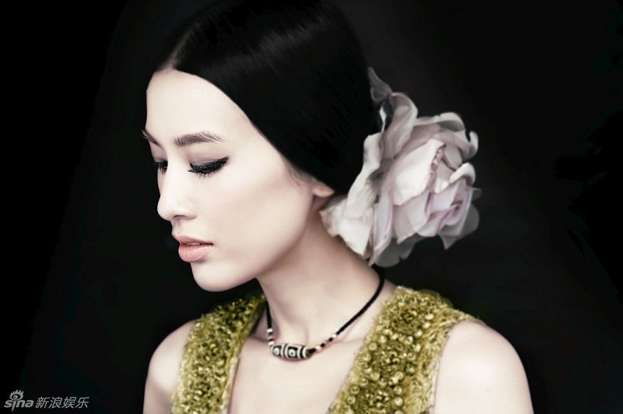 �Sʥ���r�з��惞(y��u)�ŏ͹��@Ů�˱�ɫ