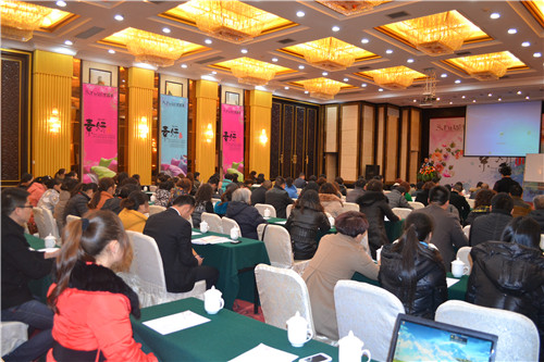 ʥ���R2014������Ʒ�l(f��)����(hu��)�A�M���_(k��i)