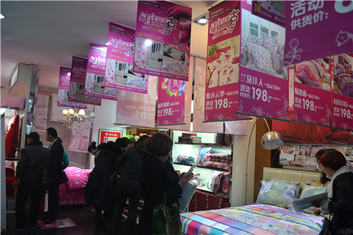 ʥ���R2014������Ʒ�l(f��)����(hu��)�A�M���_(k��i)