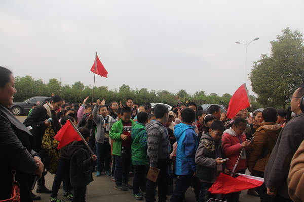 �������(b��o)Сӛ�����M(j��n)���_(d��)�Ҽ�