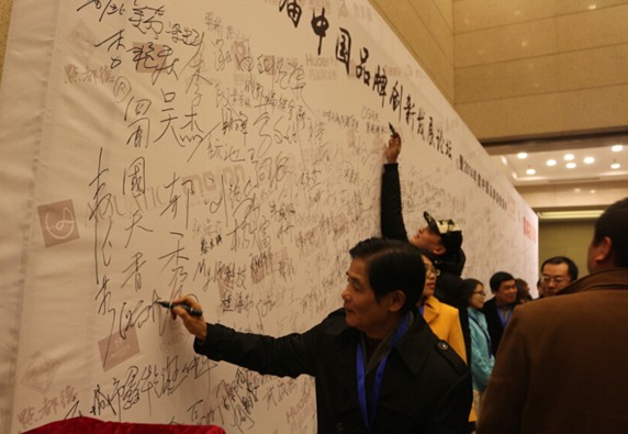 ����ף�RԽ���Ҽ��@�á��Ї�Ʒ�ư�2014���Ӱ���Ʒ�ƪ���