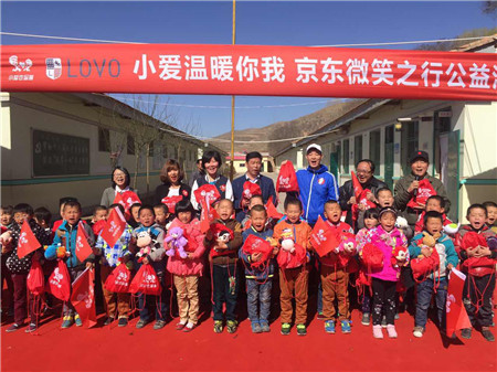 LOVO�Ҽ��y���|�Wُ�l(f��)��С�ۜ�ů��������(d��ng)��΢Ц֮��