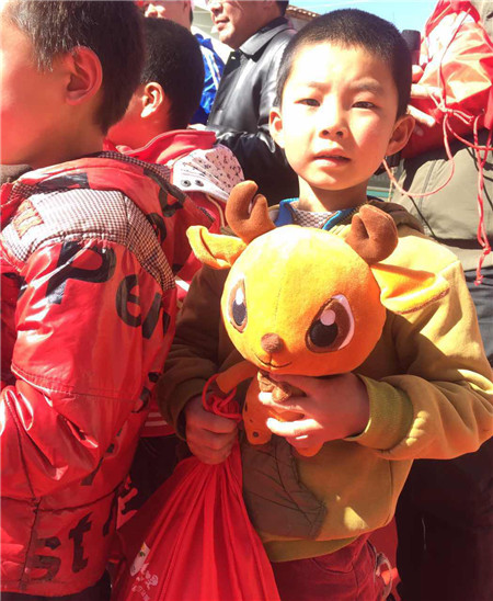 LOVO�Ҽ��y���|�Wُ�l(f��)��С�ۜ�ů��������(d��ng)��΢Ц֮��