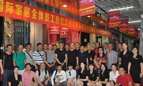 �ຼ�Ҽ�������һ��һ·�����M(j��n)�½�֮����ľ�Rվ