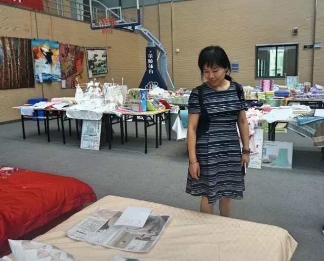 �Ҹ�������ζϯ����ͨ������������300���Ҽ��a(ch��n)Ʒ��Ů��ʣ�