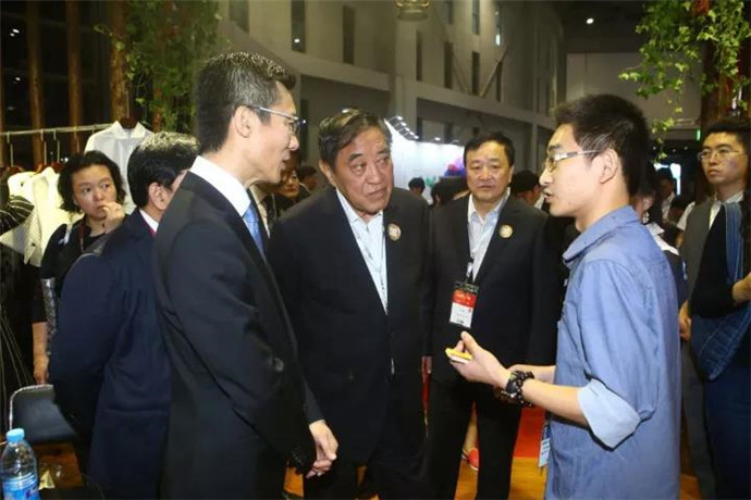 ���@�������(gu��)�L(f��ng)�����м�(li��n)���＾(li��n)չ���_Ļ