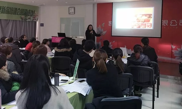 �Pʢ�Ҽ���Ӣ��Ӗ(x��n)��(hu��)��2018��Ʒ��Ӗ(x��n)��(hu��)�ի@�M�M��