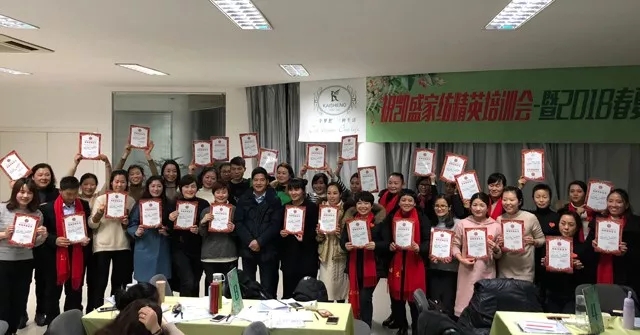 �Pʢ�Ҽ���Ӣ��Ӗ(x��n)��(hu��)��2018��Ʒ��Ӗ(x��n)��(hu��)�ի@�M�M��