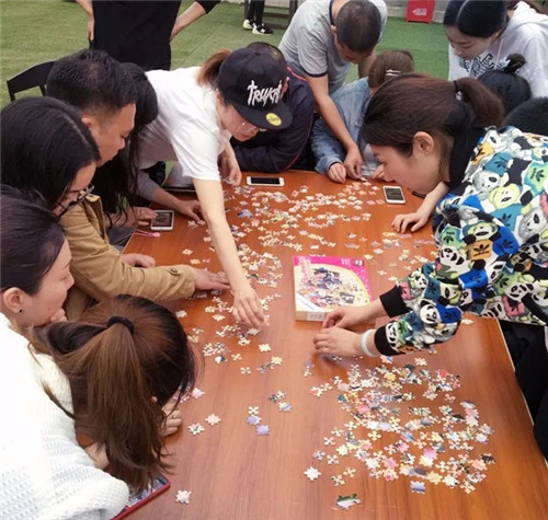 �Pʢ����F(tu��n)����ӨO��(zh��n)�澳���ƵZͬ�У�