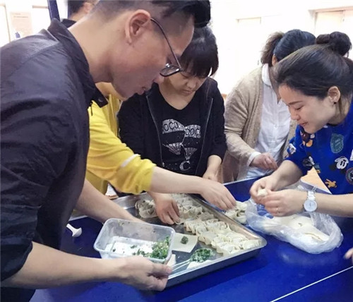 �Pʢ����F(tu��n)����ӨO��(zh��n)�澳���ƵZͬ�У�