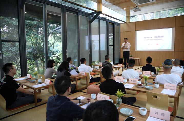 ����Ȼ���ؾ�����������һ��(ch��ng)���ӵİl(f��)����(hu��)