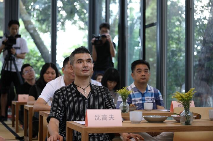 ����Ȼ���ؾ�����������һ��(ch��ng)���ӵİl(f��)����(hu��)