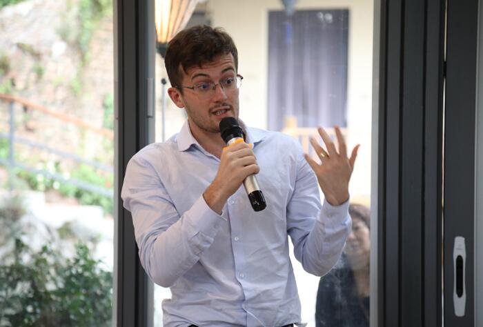 ����Ȼ���ؾ��������һ��(ch��ng)���ӵİl(f��)����(hu��)