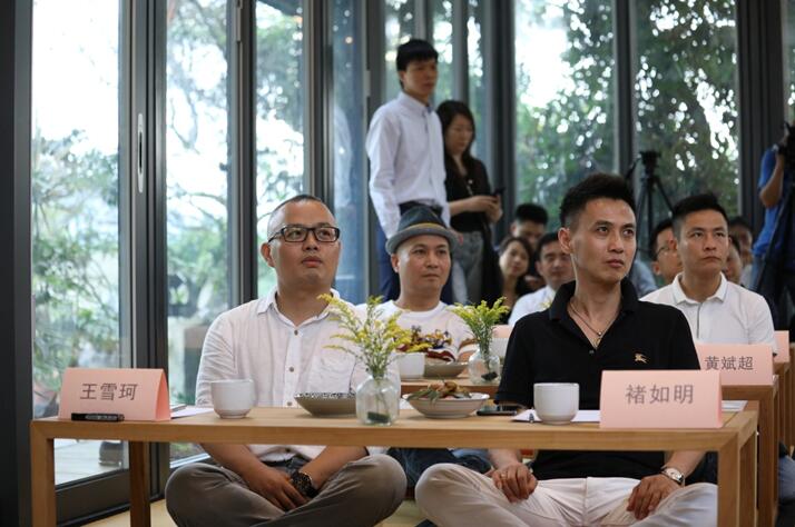 ����Ȼ���ؾ�����������һ��(ch��ng)���ӵİl(f��)����(hu��)