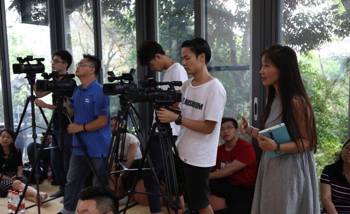 ����Ȼ���ؾ�����������һ��(ch��ng)���ӵİl(f��)����(hu��)