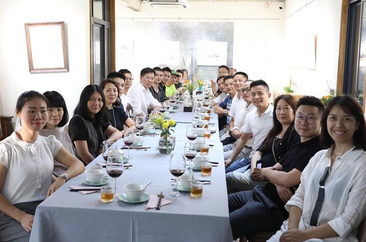 ����Ȼ���ؾ�����������һ��(ch��ng)���ӵİl(f��)����(hu��)