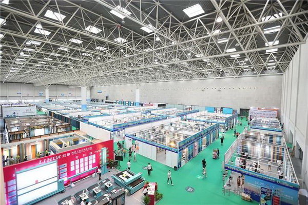 ���ƽz·��ӿƷ����ӭ�ںϡ�����չ--2020�򴰺���ˇչ�_Ļ