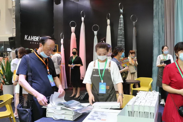 ���ƽz·��ӿƷ����ӭ�ںϡ�����չ--2020�򴰺���ˇչ�_Ļ