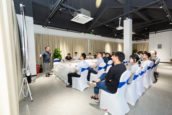 ��������r(sh��)�����h�r(sh��)��δ��(l��i)�l(f��)չ�����}Փ���ں��ݽz�IС�(zh��n)�e��